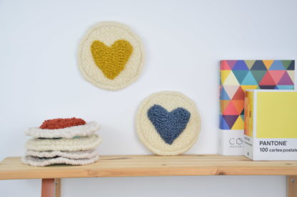 PRE-COMMANDE - Décoration "Cœur" en punch needle – Image 5