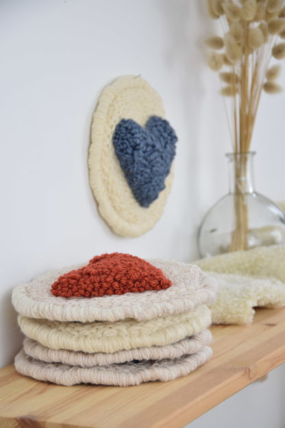 PRE-COMMANDE - Décoration "Cœur" en punch needle