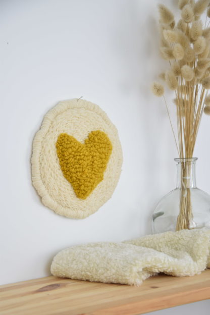 PRE-COMMANDE - Décoration "Cœur" en punch needle – Image 8