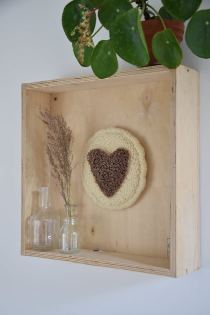 Décoration murale "Cœur" en punch needle – Image 7