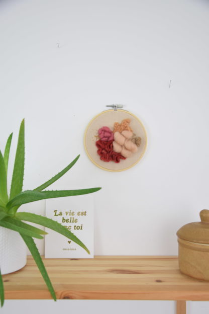 Tableau textile Beige et Rouge – Image 2