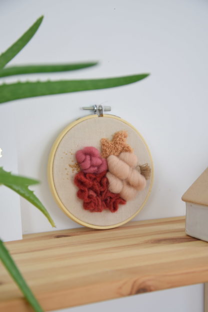 Tableau textile Beige et Rouge – Image 3