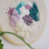 Tableau textile Emeraude et Lilas – Image 3
