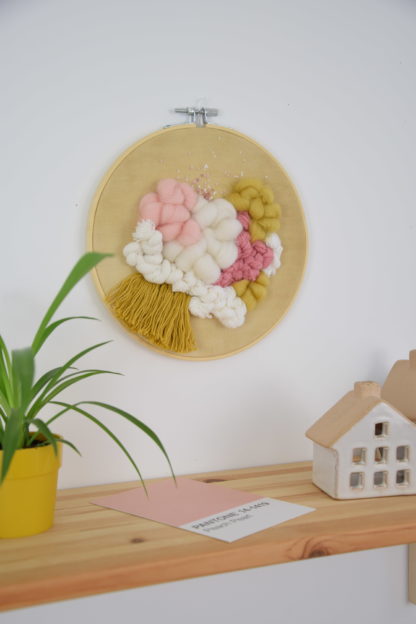 Tableau textile Moutarde et Rose – Image 2
