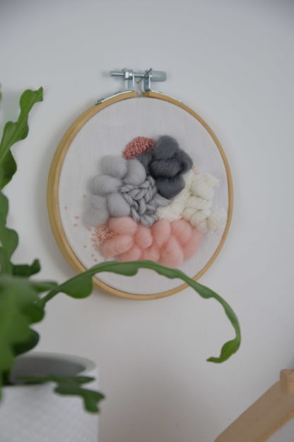 Tableau textile Rose et Gris – Image 2