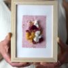 Tableau textile brodé sur papier #4 (petit format) – Image 2
