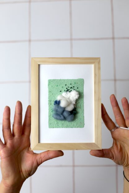 Tableau textile brodé sur papier #1 (petit format) – Image 2