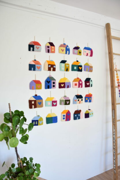 Maison en punch needle – Image 3