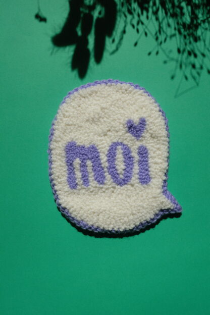 Déco murale punch needle "MOI" – Maison Bâ x Robo Typo – Image 3