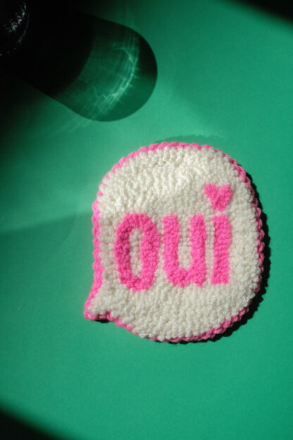 Déco murale punch needle "OUI" – Maison Bâ x Robo Typo – Image 4