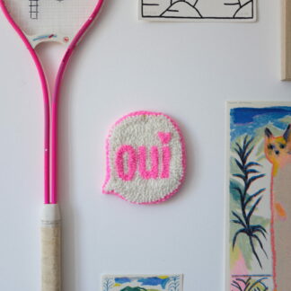 Déco murale punch needle "OUI" – Maison Bâ x Robo Typo