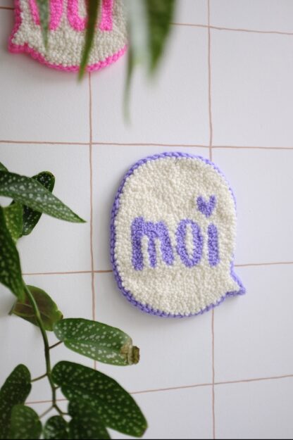 Déco murale punch needle "MOI" – Maison Bâ x Robo Typo