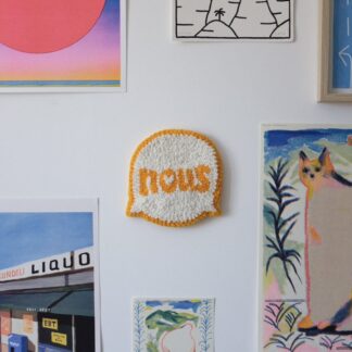 Déco punch needle "NOUS" – Duo artistique Maison Bâ x Robo Typo