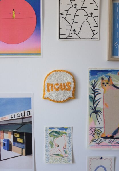 Déco punch needle "NOUS" – Duo artistique Maison Bâ x Robo Typo
