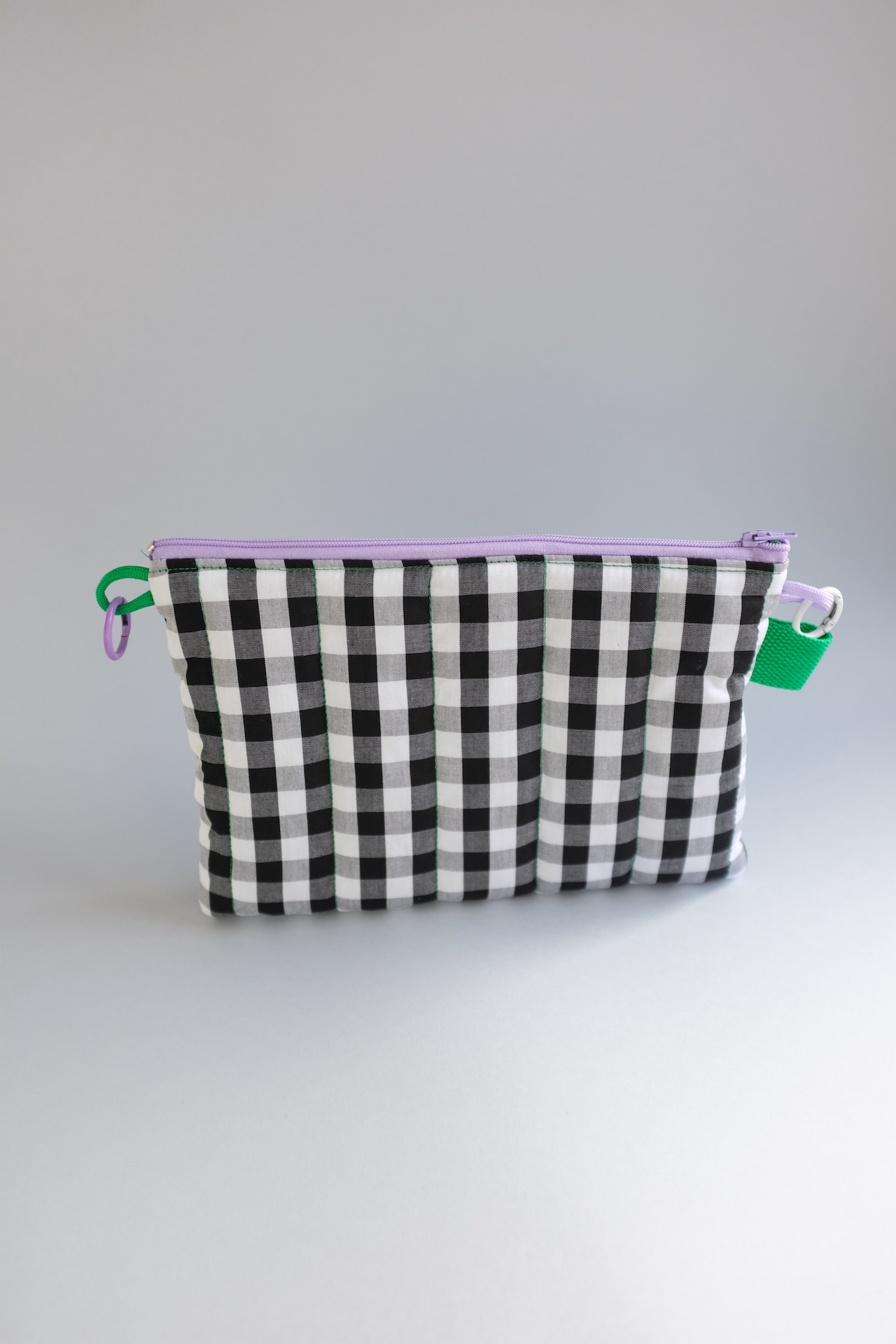 TIPOCHETTE - Pochette zippée matelassée vichy & vert – Image 2