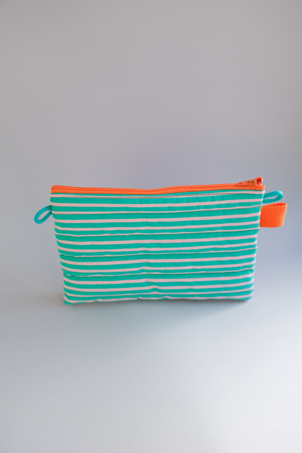 TIPOCHETTE - Pochette zippée matelassée rose & vert – Image 2