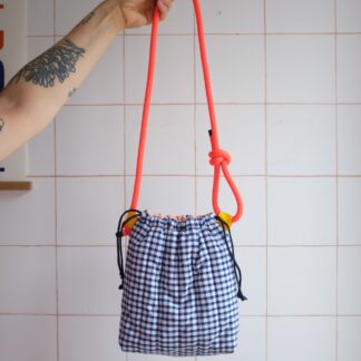GROSAC - Sac Vichy petits carreaux bleu marine, cordon fluo